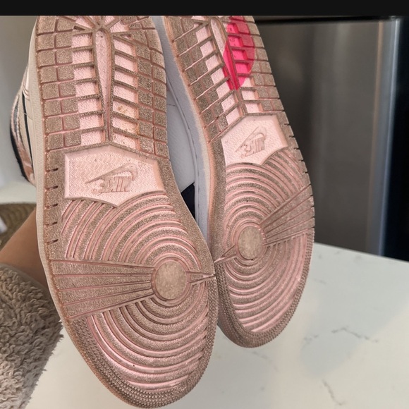 Jordan 1 Bubble Gum - Picture 4 of 4